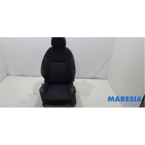 Peugeot - 208 - Sitz links