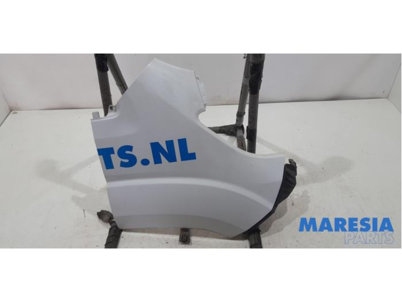 Fiat - Ducato - Front wing, right
