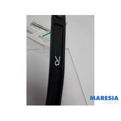 Renault - Clio - Front wiper arm