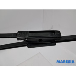 Renault - Clio - Front wiper arm