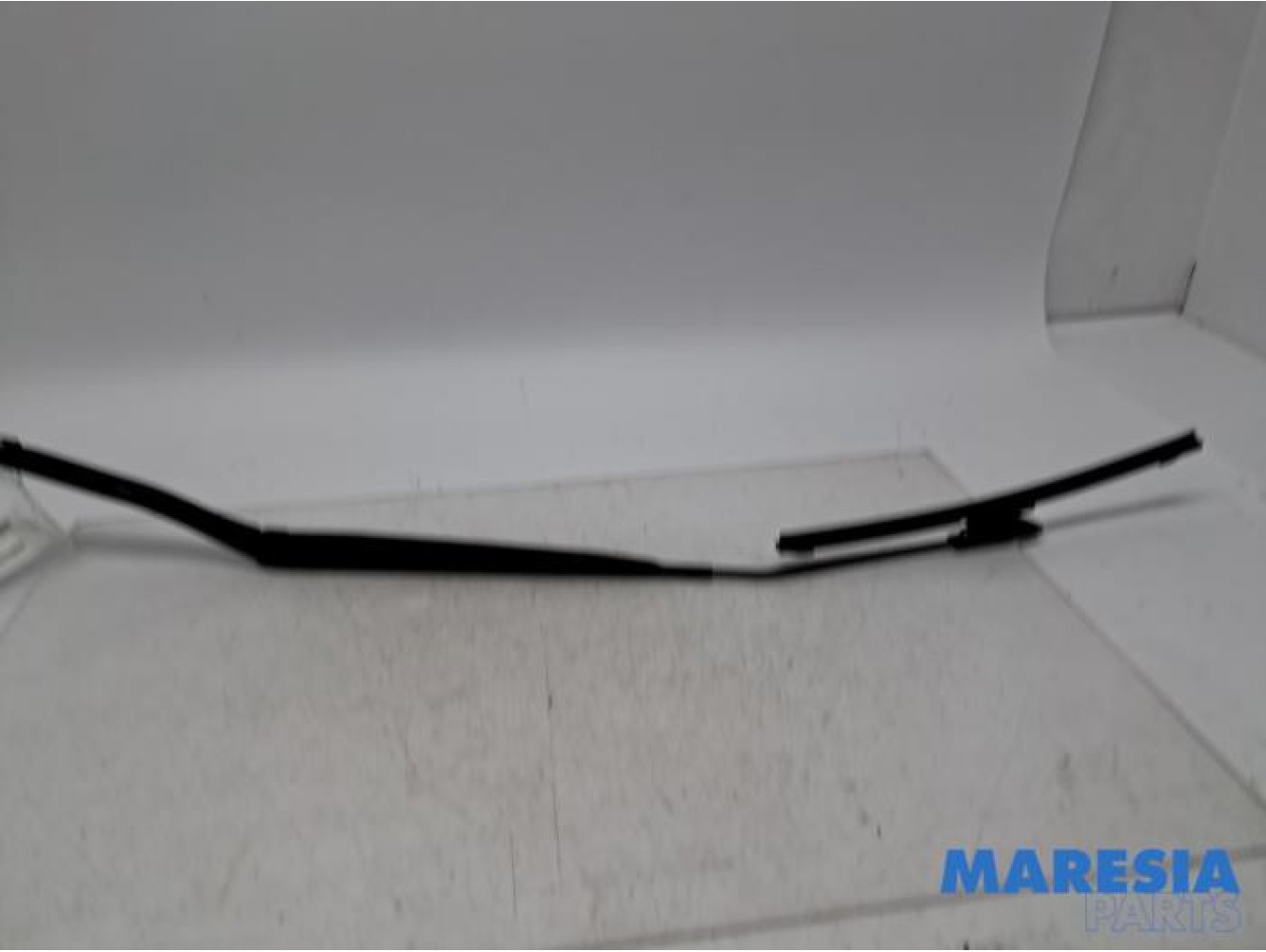 Renault - Clio - Front wiper arm