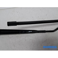 Renault - Clio - Front wiper arm