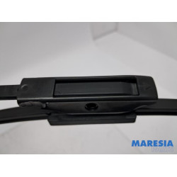 Renault - Clio - Front wiper arm