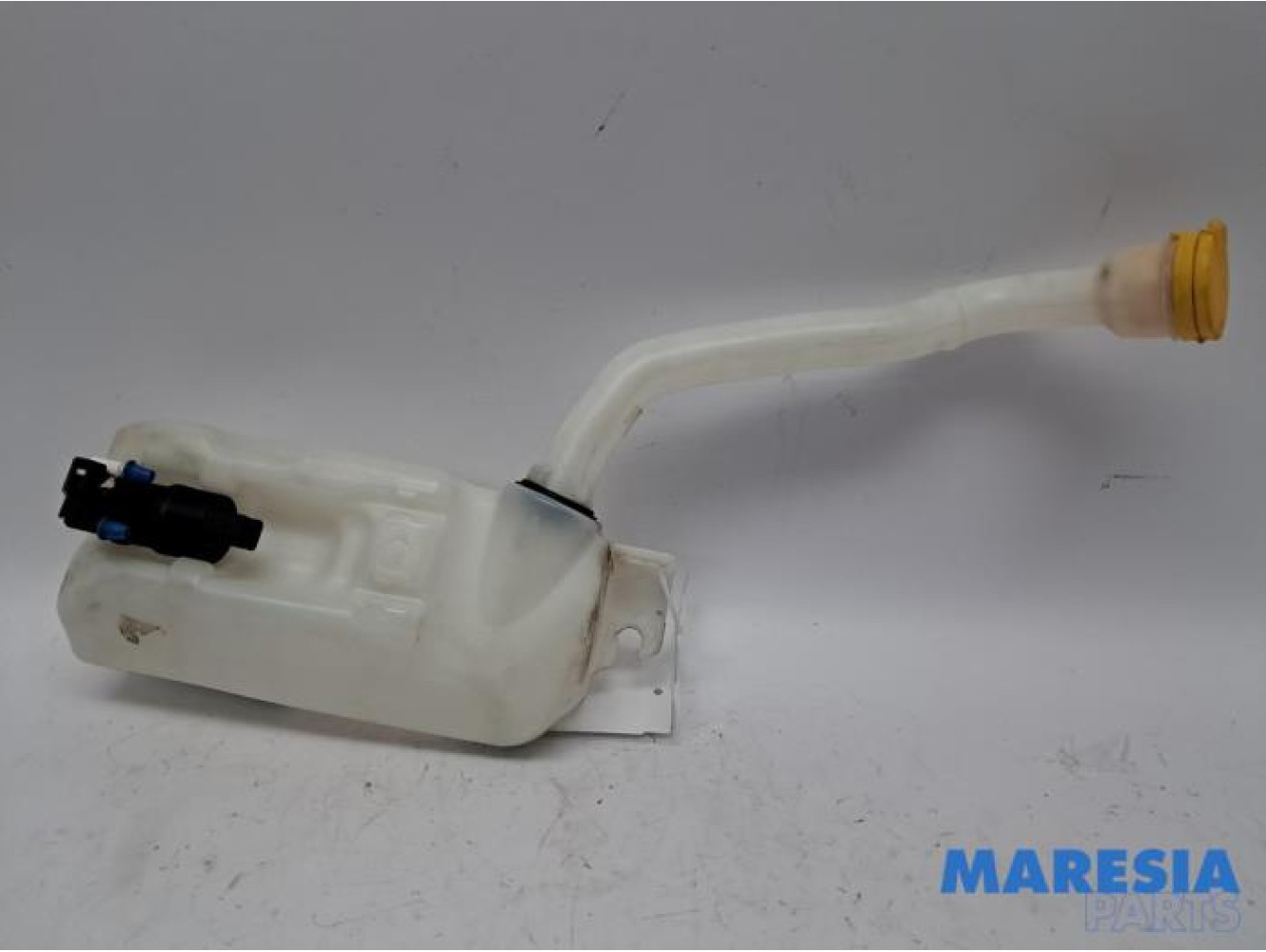 Renault - ZOE - Front windscreen washer reservoir