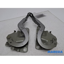 Renault - ZOE - Bonnet Hinge