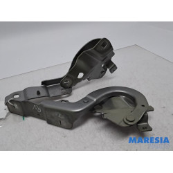 Renault - ZOE - Bonnet Hinge