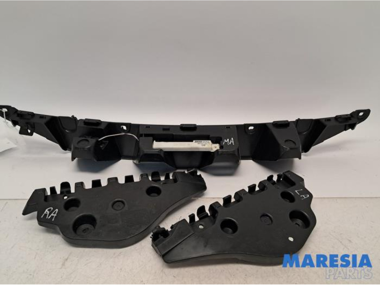 Renault - ZOE - Rear bumper bracket central