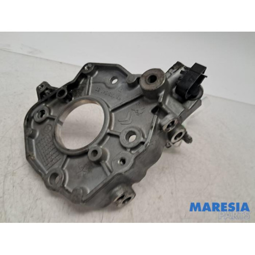 Opel - Vivaro - Diesel pump bracket