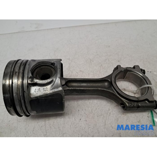 Renault - Trafic - Connecting rod