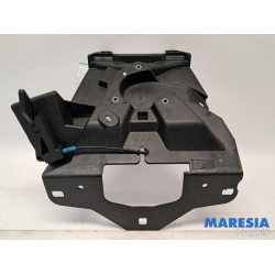 Renault - ZOE - Lock plate