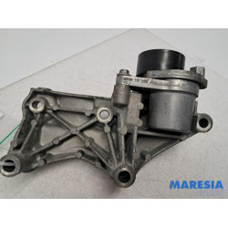 Renault - Trafic - Alternator upper bracket