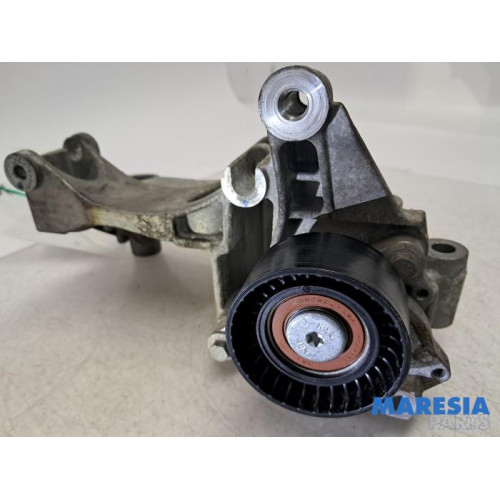 Renault - Trafic - Alternator upper bracket