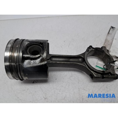 Opel - Vivaro - Connecting rod