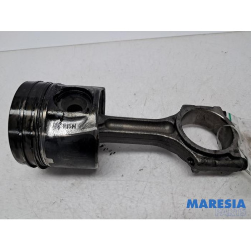 Opel - Vivaro - Connecting rod