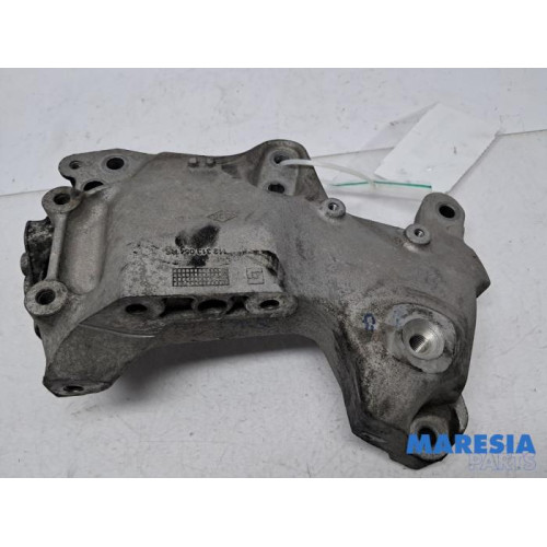 Opel - Vivaro - Engine mount