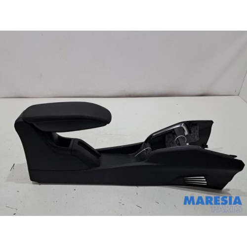 Peugeot - 208 - Armrest