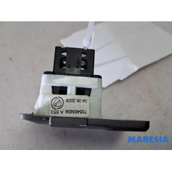 Fiat - 500 - AUX / USB-Anschluss