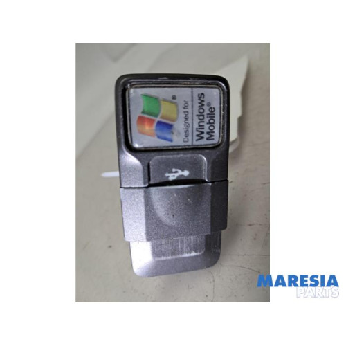 Fiat - 500 - AUX / USB-Anschluss