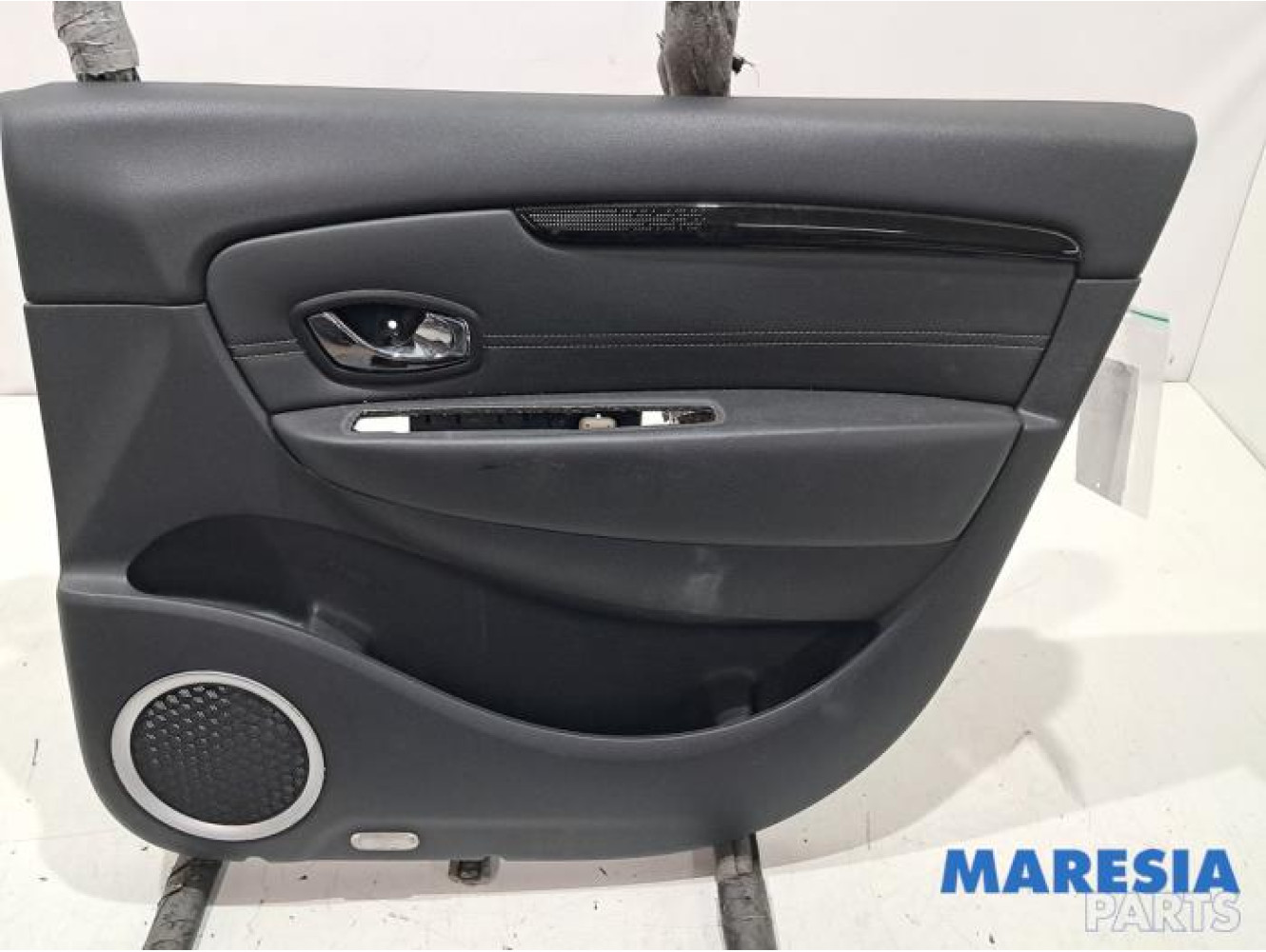 Renault - Grand Scenic - Front door trim 4-door, right