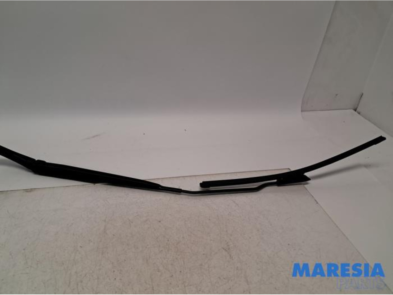 Renault - Megane - Front wiper arm