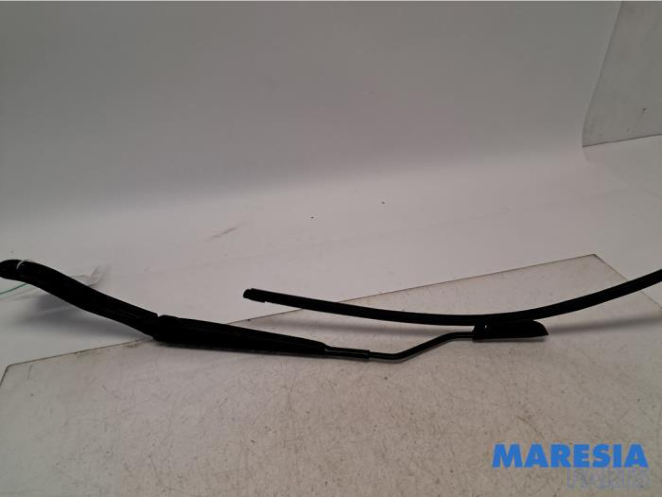 Renault - Megane - Front wiper arm
