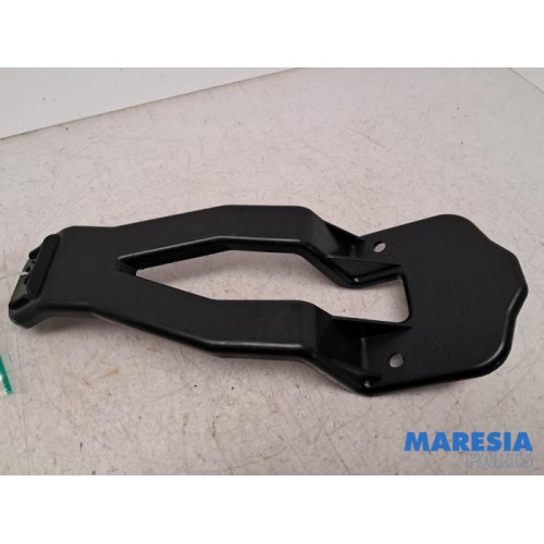 Renault - Megane - Rear bumper bracket, left