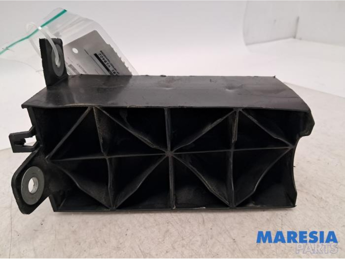 Renault - Megane - Front bumper bracket, left