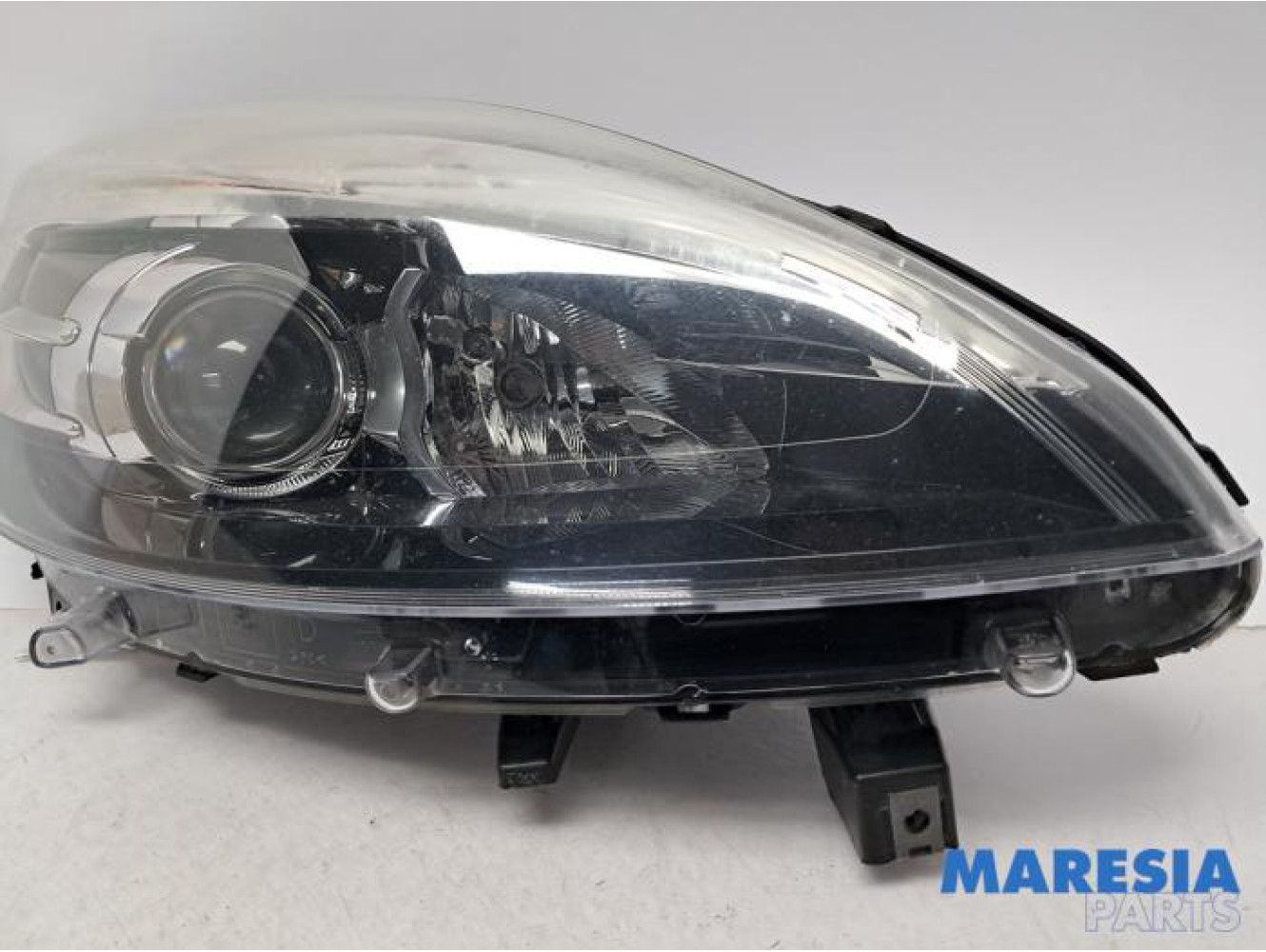Renault - Grand Scenic - Headlight, right