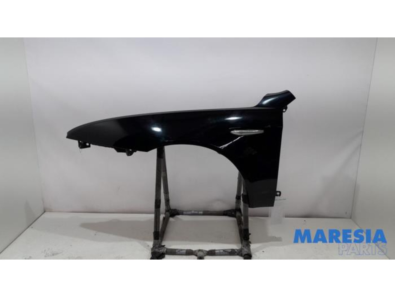 Alfa Romeo - 159 - Front wing, left