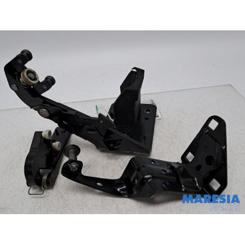 Opel - Movano - Sliding door roller, right