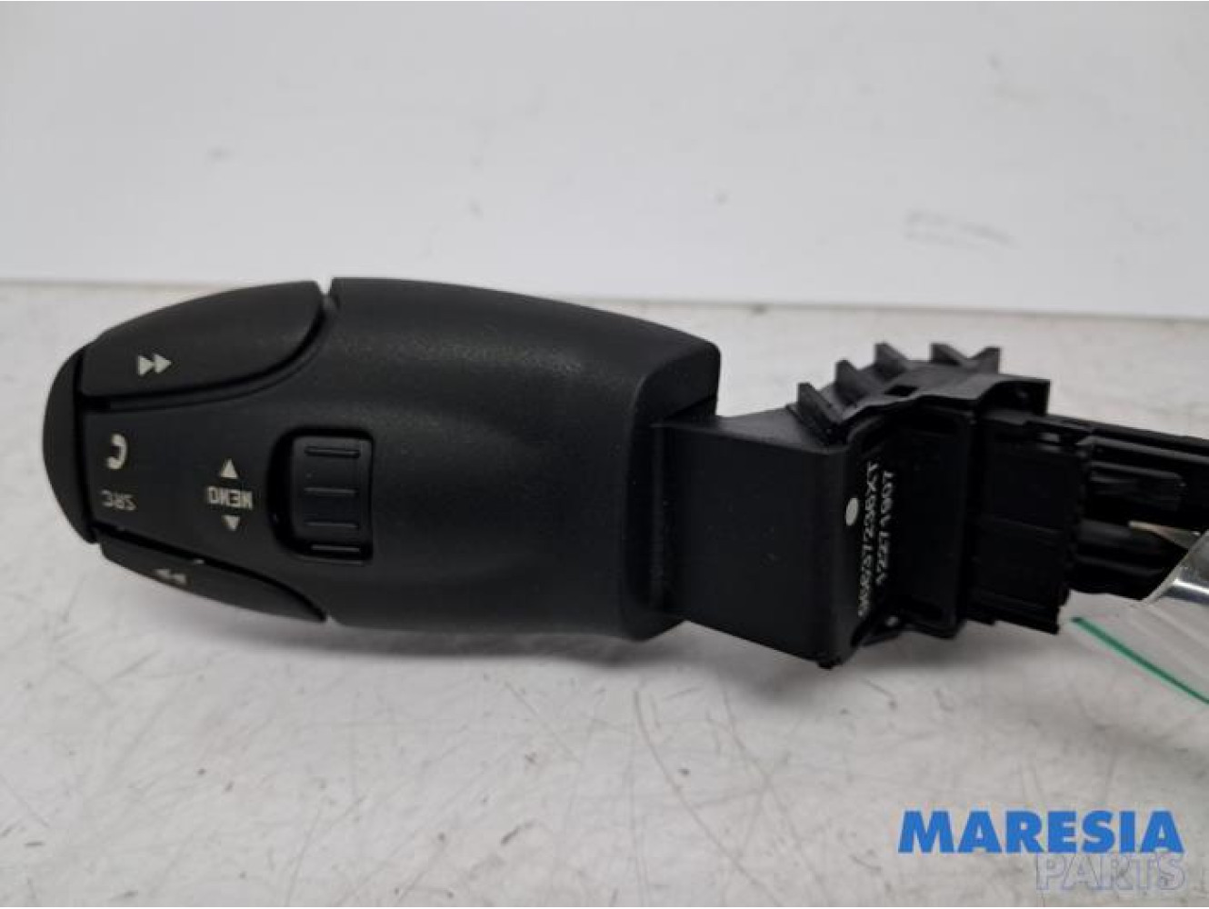 Peugeot - 3008 - Steering wheel mounted radio control