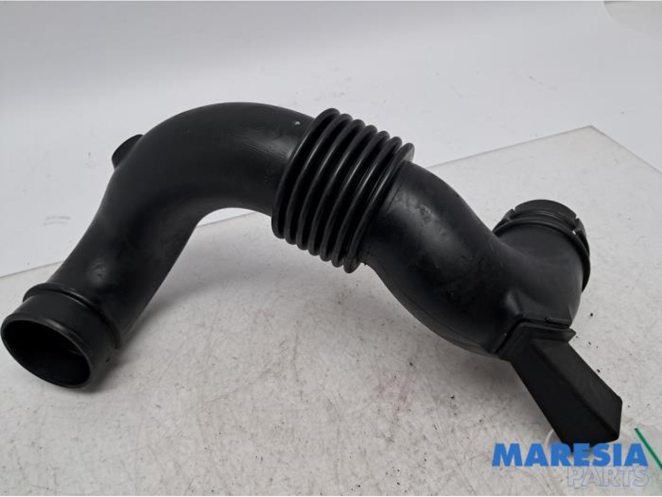 Opel - Movano - Ansaugschlauch Luft