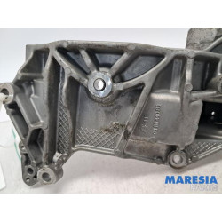 Peugeot - Expert - Alternator upper bracket