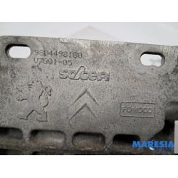 Peugeot - Expert - Stütze Dieselpumpe