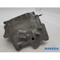 Peugeot - Expert - Stütze Dieselpumpe