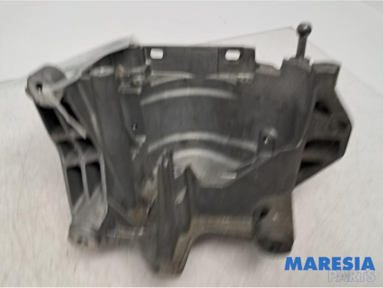 Peugeot - Expert - Stütze Dieselpumpe