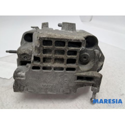 Peugeot - Expert - Stütze Dieselpumpe