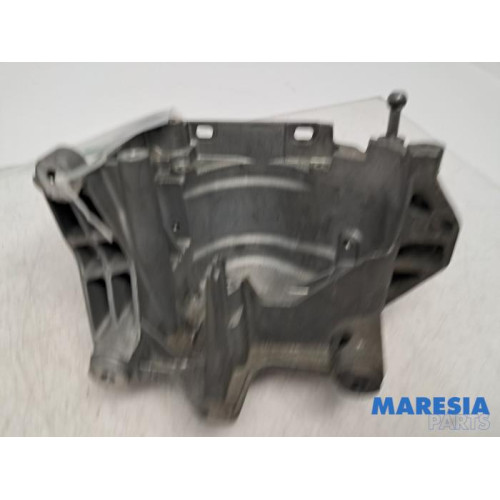 Peugeot - Expert - Diesel pump bracket