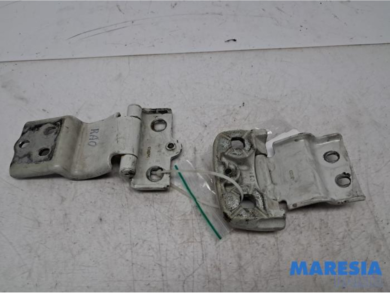 Fiat - Ducato - Rear door hinge, right