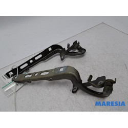 Peugeot - 208 - Motorhaube Scharnier