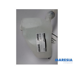 Peugeot - 208 - Front windscreen washer reservoir