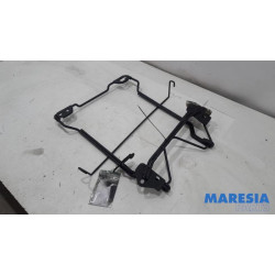 Renault - Trafic - Ophangmechaniek reservewiel