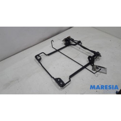Renault - Trafic - Ophangmechaniek reservewiel