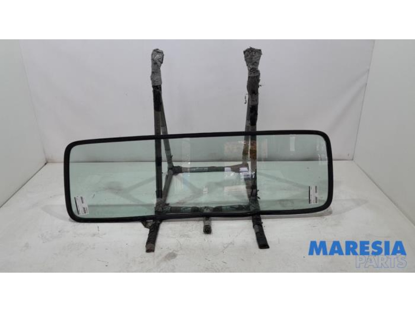 Renault - Master - Ruit achter