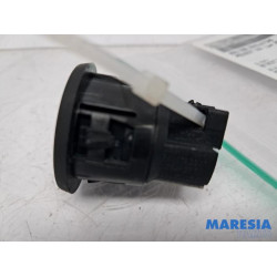 Peugeot - 208 - AUX / USB-Anschluss