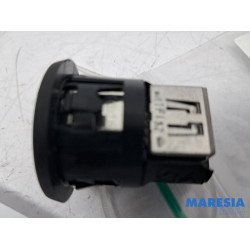 Peugeot - 208 - AUX / USB-Anschluss