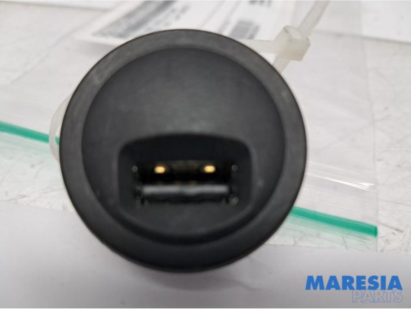 Peugeot - 208 - AUX / USB-Anschluss