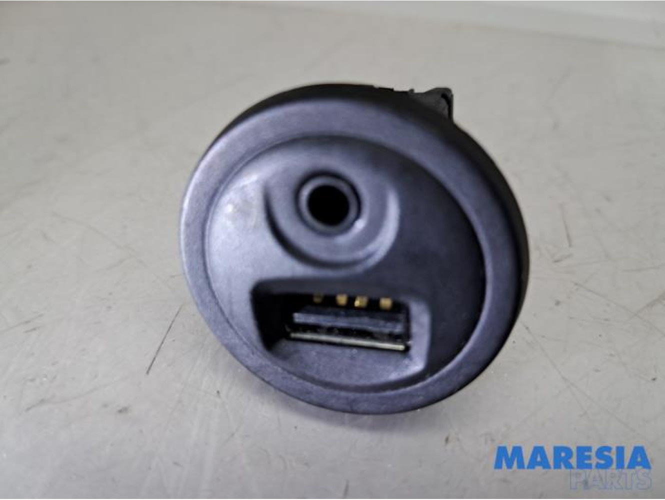 Peugeot - 208 - AUX / USB-Anschluss