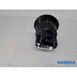 Peugeot - 208 - AUX / USB-Anschluss