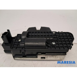 Peugeot - 208 - Tailgate lock mechanism